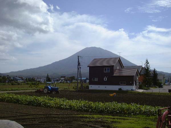 小樽、余市を抜けて倶知安に到着、羊蹄山が近くに迫ります。